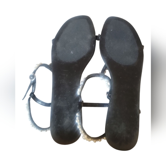 Chic Black Sandals with Pearl Detailing - Picture 5 of 7